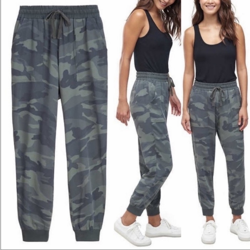Splendid Camo Joggers. Size Large. New